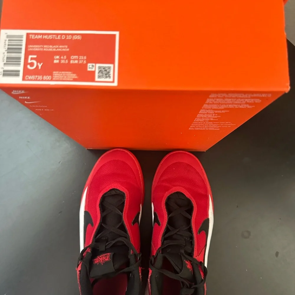 Nike Team Hustle